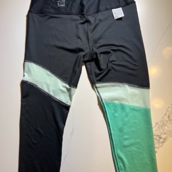 NWOT - Nike - Power Crop Leggings - Black / Green / White - Size 16 - Picture 11 of 15